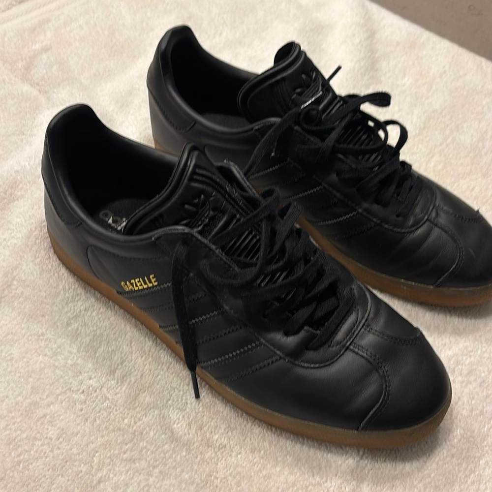 Adidas Gazelle men’s US size 9.5 (leather)